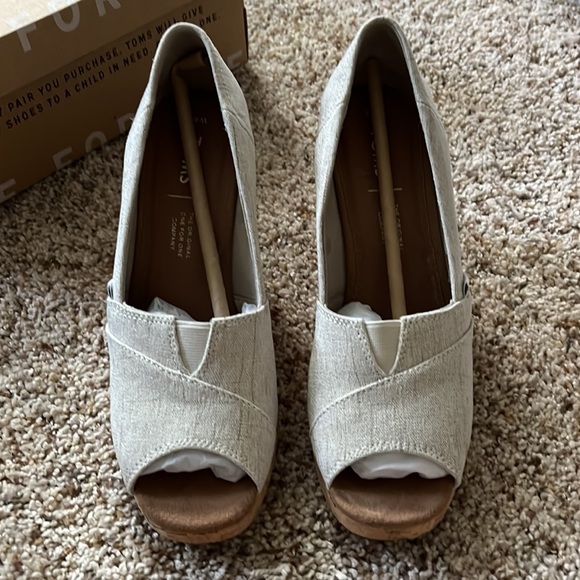 Toms Wedge Shoes 6.5 - Picture 5 of 7